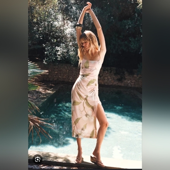 Zara Dresses & Skirts - Zara Floral Midi Dress